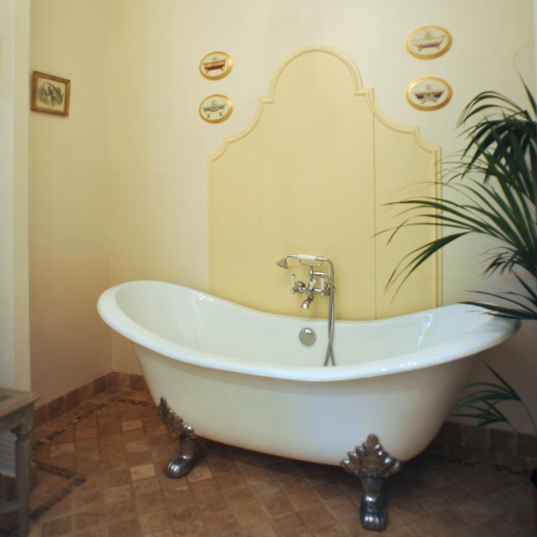 L'Orangerie Du Grand Jardin Villa Condé-sur-Seulles Rum bild