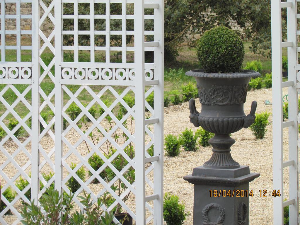 L'Orangerie Du Grand Jardin Villa Condé-sur-Seulles Exteriör bild